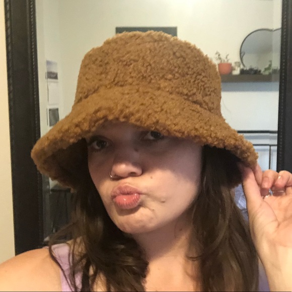 FUZZY TEDDY BROWN BUCKET HAT - Picture 4 of 5